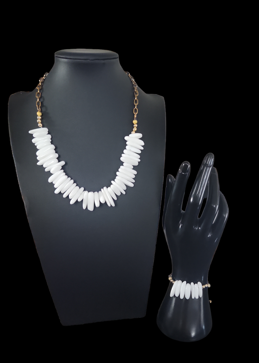 Alabaster stone necklace set
