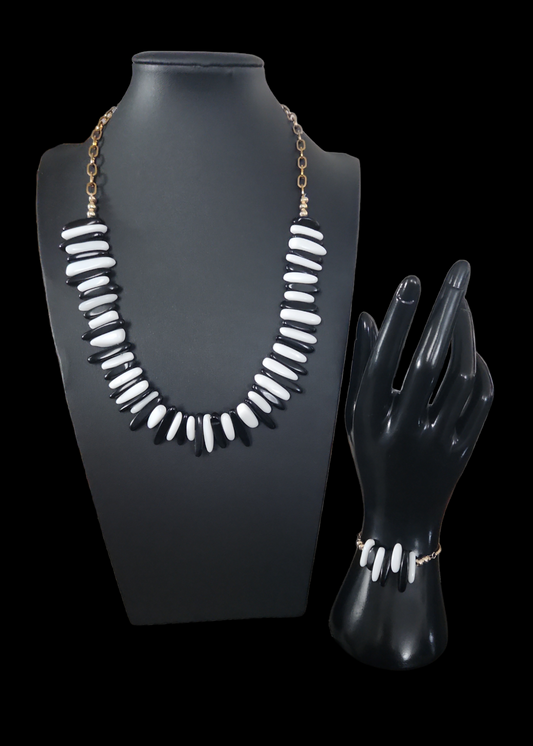 Onyx and alabaster necklace set