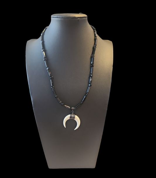 Black agate horn necklace